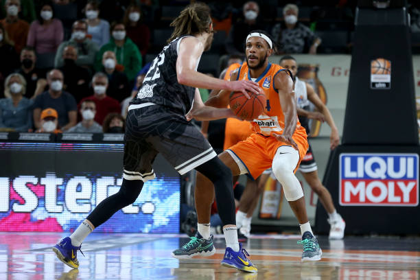 首回合2比 首回合2比